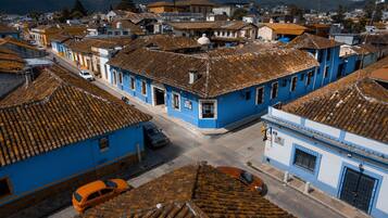 Vista frontal de la propiedad