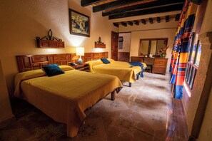 Standard dubbelrum - 2 dubbelsängar | Skrivbord, strykjärn/strykbräda, gratis wi-fi och sängkläder