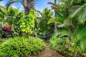 Property grounds - Poipu Ohana Vista – Spacious Home Near Poipu & Shipwreck Beaches (Koloa)