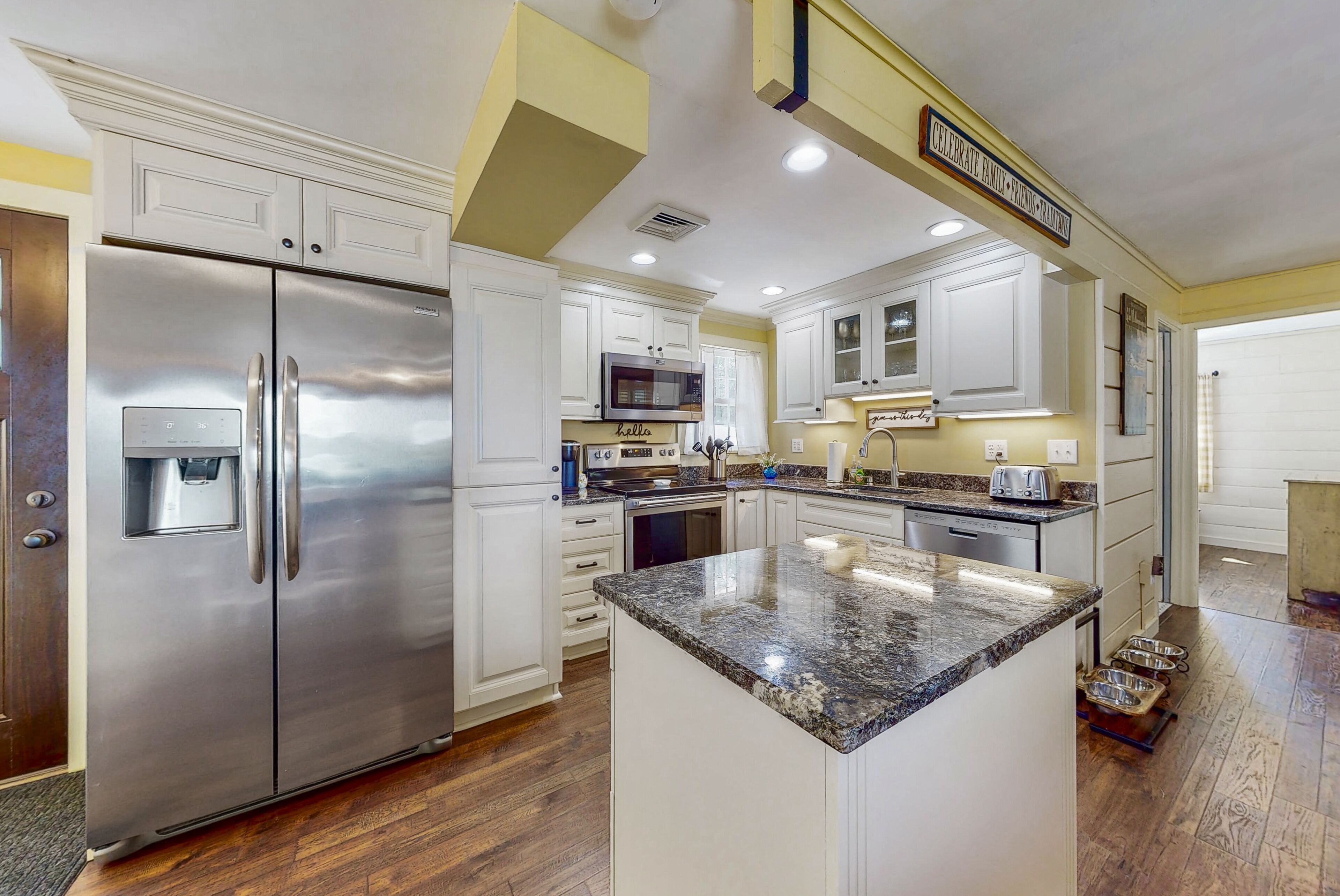 Lake Wallenpaupack Lakefront - 3 bed 2 bath Stunning Views with Hot Tub