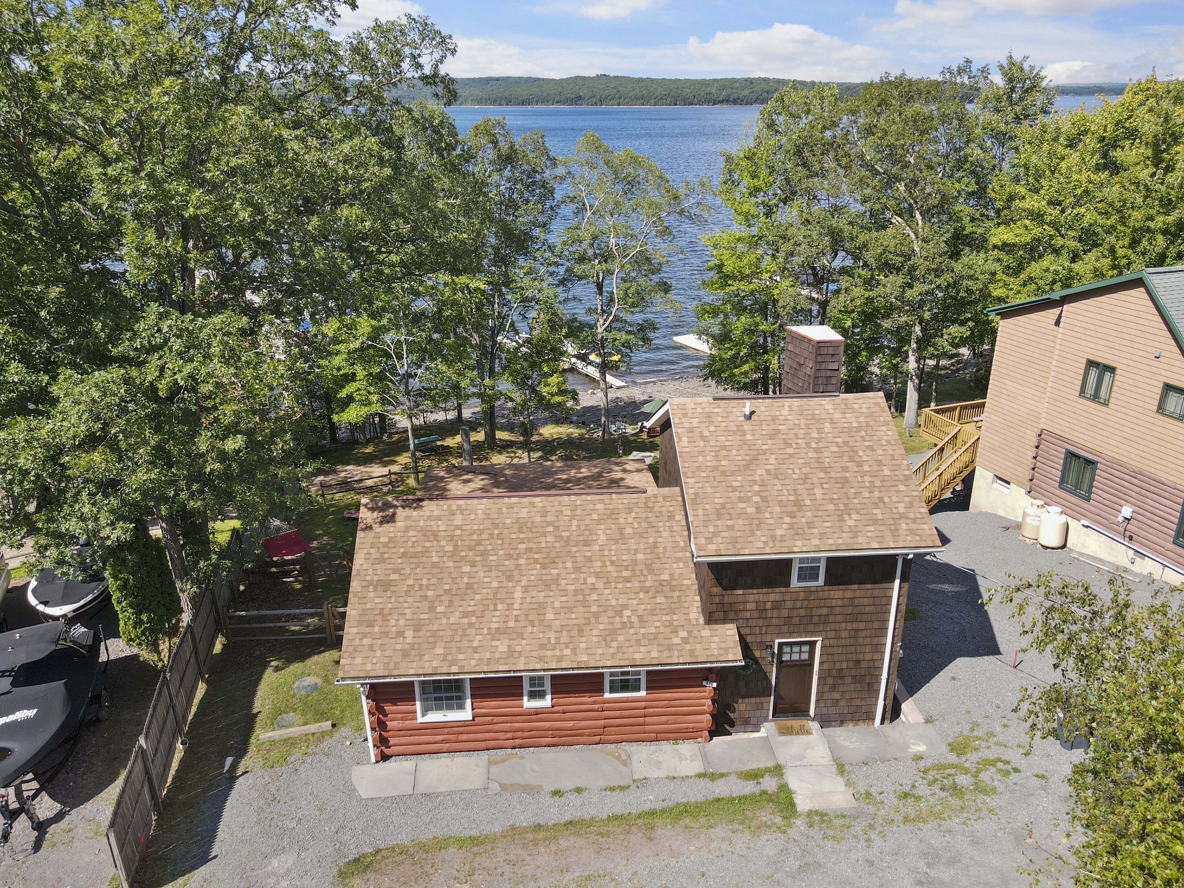 Lake Wallenpaupack Lakefront - 3 bed 2 bath Stunning Views with Hot Tub