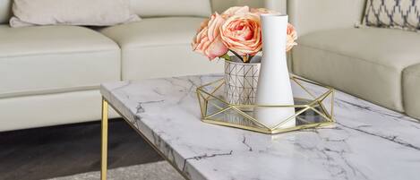 Televisión y chimenea