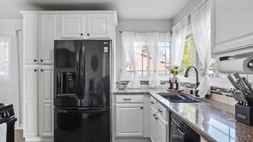 Microwave, dishwasher, coffee/tea maker, cookware/dishes/utensils