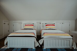 2 habitaciones, tabla de planchar con plancha, cuna de viaje y wifi