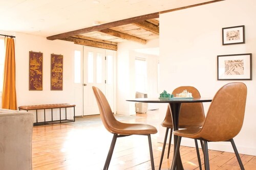 NEW Modern Private Barn House near Skiing in Warwick Good for Groups or Families