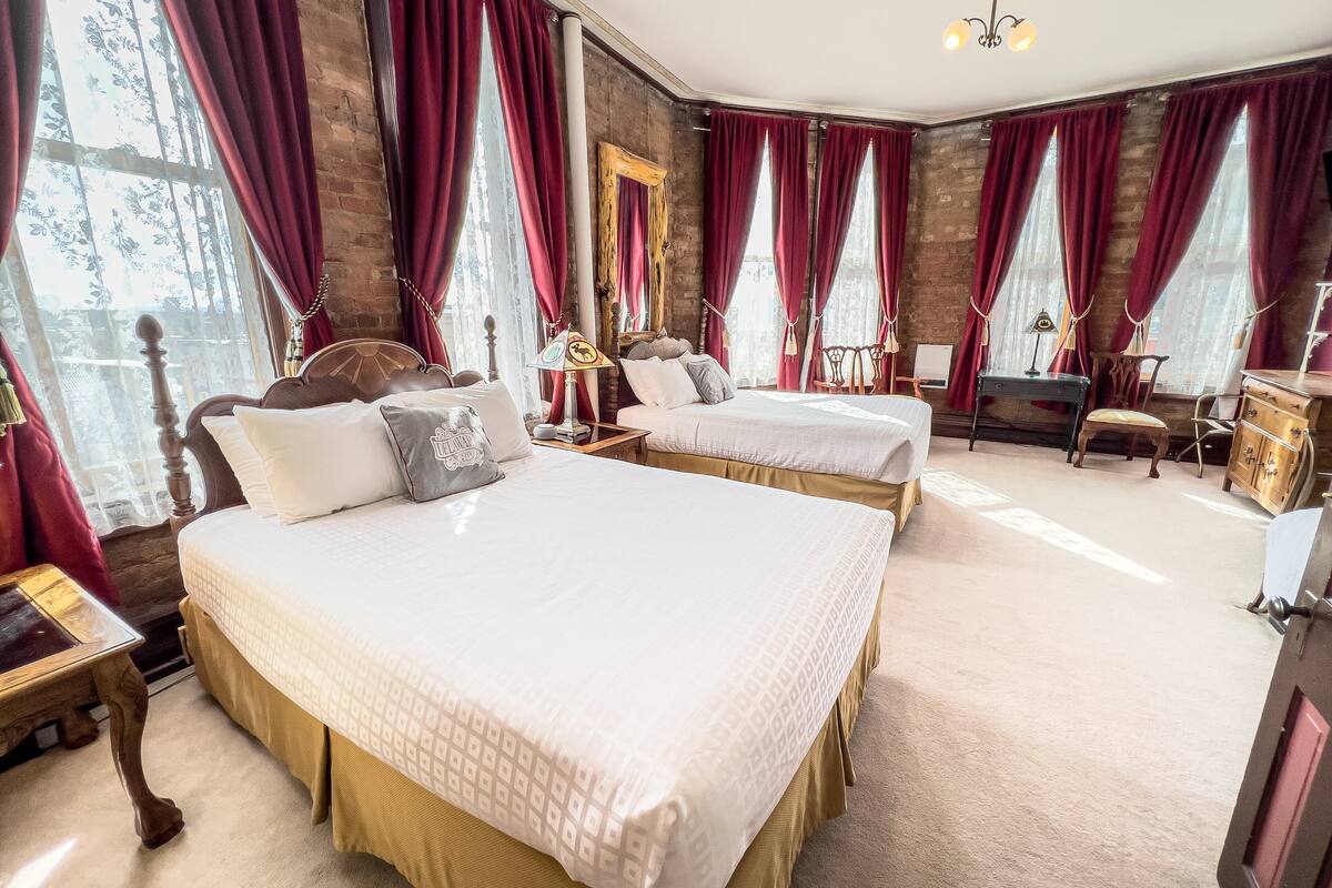 premium suite, multiple beds | free wifi, bed sheets