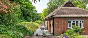 Beautiful high end bungalow within owners’ grounds with fantastic garden views.