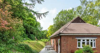 Beautiful high end bungalow within owners’ grounds with fantastic garden views.