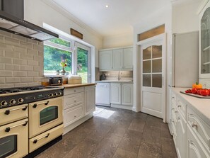Dishwasher - Beautiful high end bungalow within owners’ grounds with fantastic garden views. (Maidstone)