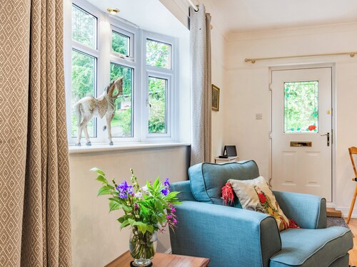 Beautiful high end bungalow within owners’ grounds with fantastic garden views.