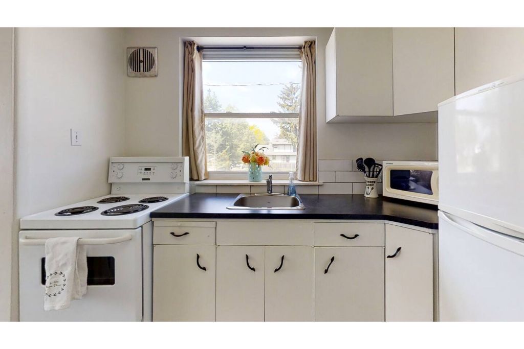 The Village Glam In Wortley Village Close to Downtown London