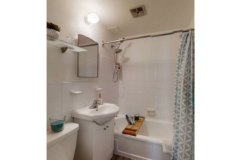 The Village Glam In Wortley Village Close to Downtown London