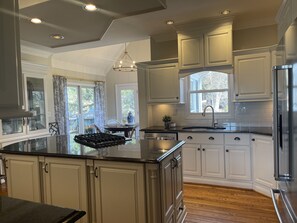Private kitchen - Rent your Derby house! Updated, amenities, minutes from Valhalla! (Louisville)