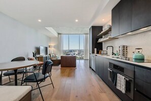 冷蔵庫、電子レンジ、オーブン、食器洗い機