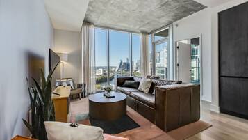 Fernseher, Tischtennisplatte