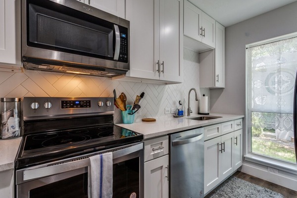 Frigorífic, microones, forn i placa de cuina