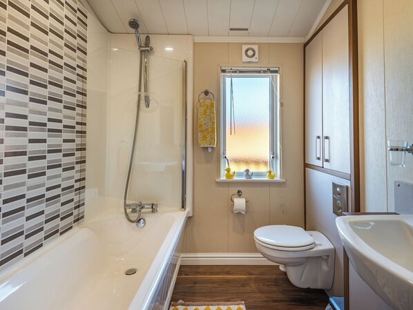 Towels - 2 bedroom accommodation in Addlethorpe, near Skegness (Addlethorpe, near Skegness)