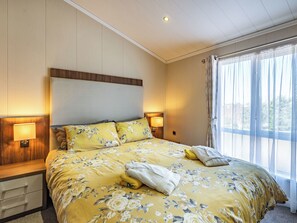 2 عدّة غرف نوم وواي فاي مجانًا وملاءات أسرّة