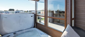 2 bedroom accommodation in Addlethorpe, near Skegness