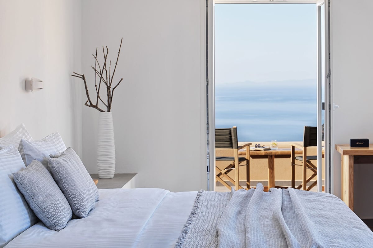 Luxury Studio Suite (Earth) | Egyptian cotton sheets, premium bedding, memory foam beds, minibar