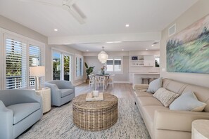 Smart TV - Jacaranda Gem by Beach Boutique Rentals (Anna Maria)