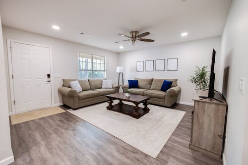 Trailside Townhouse B | Next to Downtown & Bike Trails