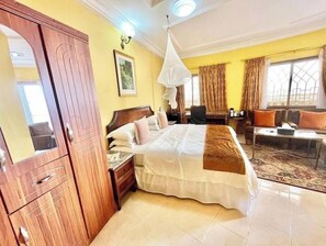 1 habitación, tabla de planchar con plancha, wifi y ropa de cama 