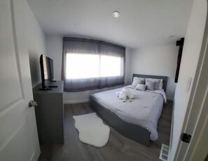 2 عدّة غرف نوم ومكواة/لوح كي وواي فاي مجانًا وملاءات أسرّة