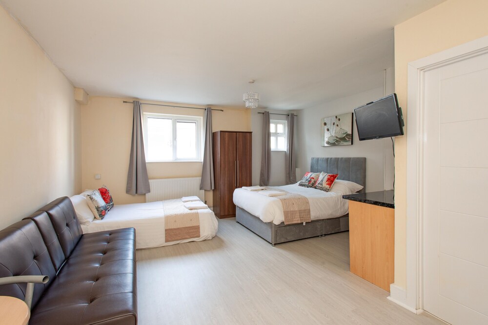 *Reduced Rates* *REFURBISHED* Studio (1) 25 Mins approx. to London Bridge