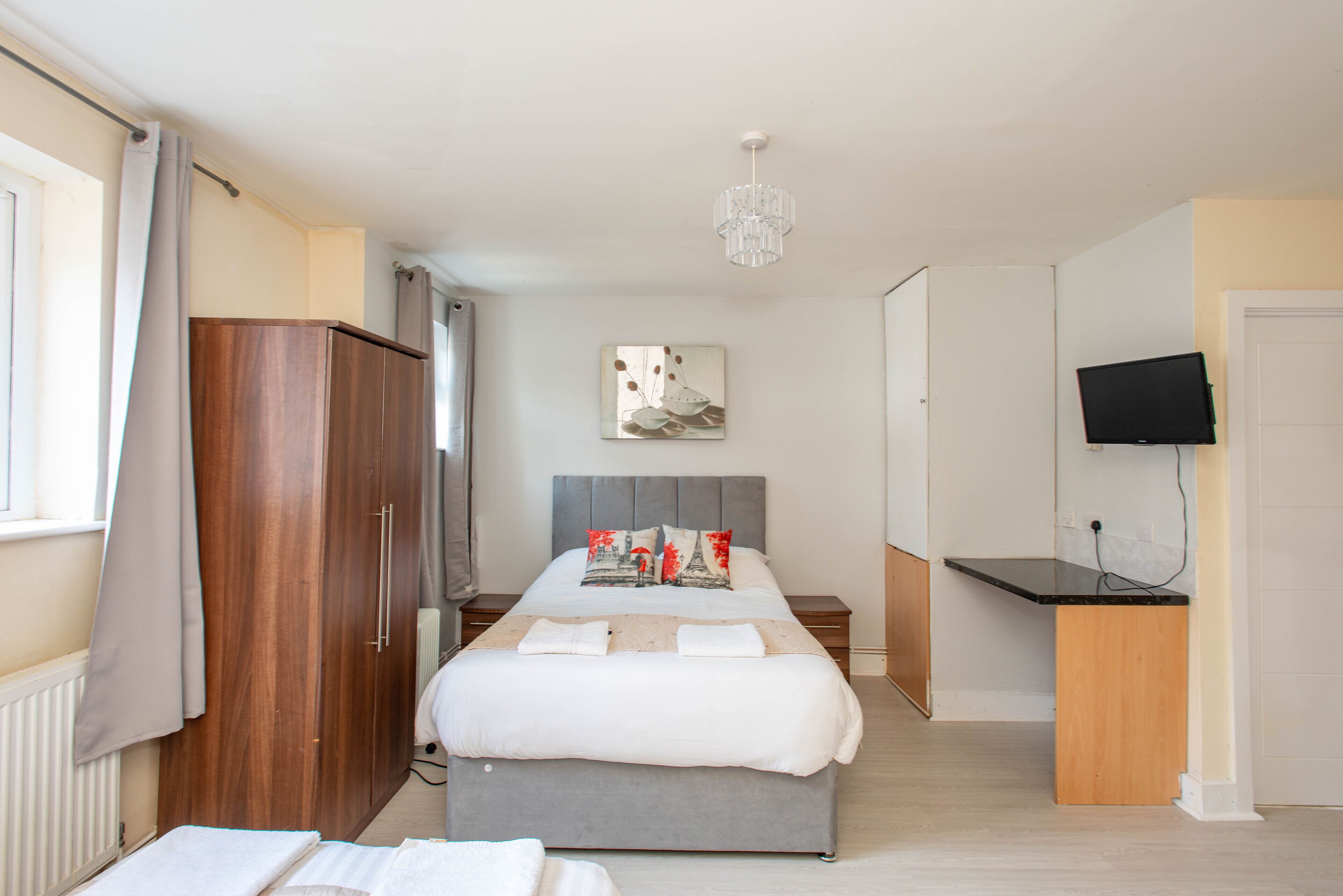 *Reduced Rates* *REFURBISHED* Studio (1) 25 Mins approx. to London Bridge