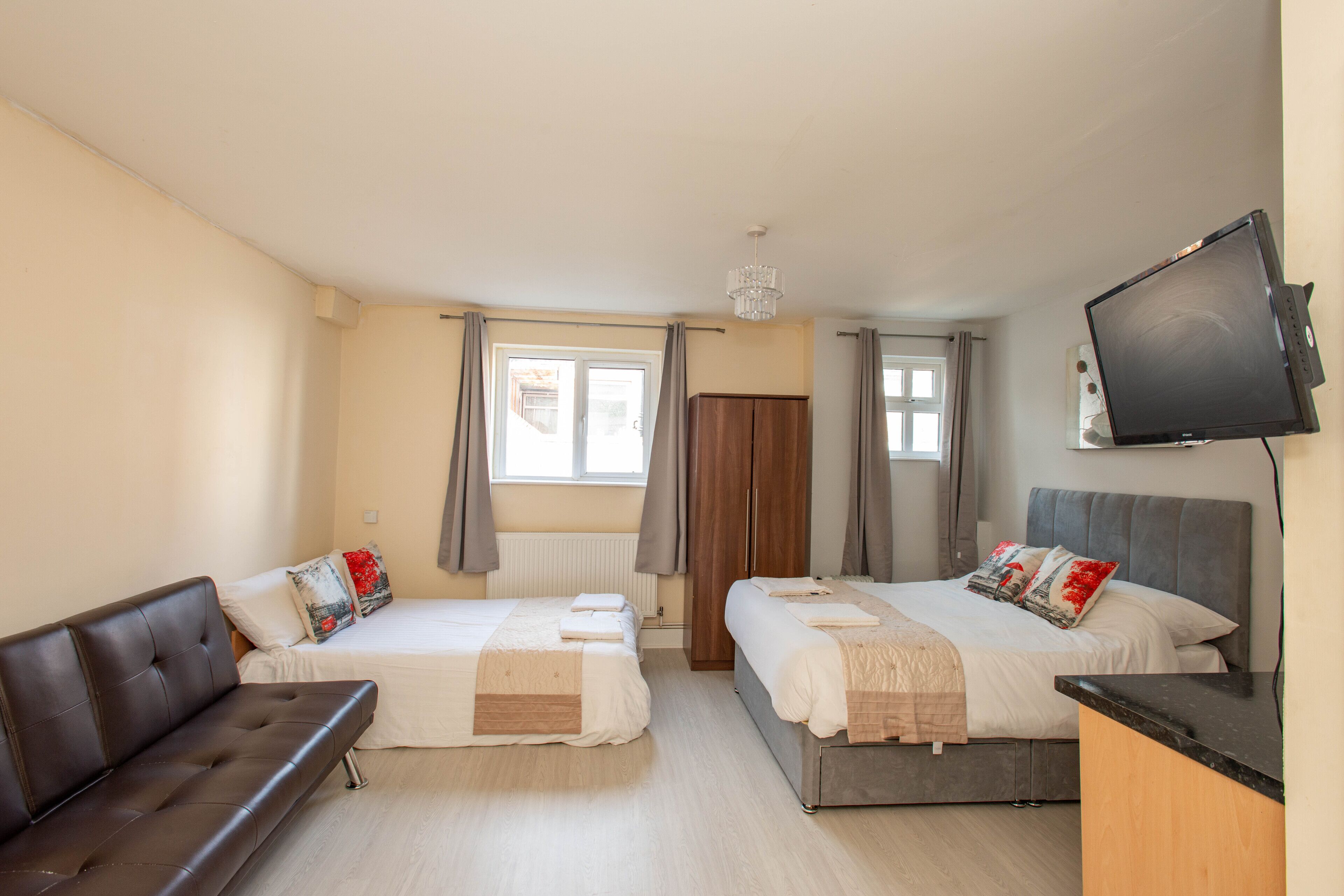 *Reduced Rates* *REFURBISHED* Studio (1) 25 Mins approx. to London Bridge