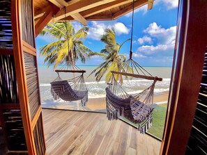 King Suite with Sea View | Pemandangan pantai/laut