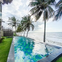 Outdoor pool, open 8:00 AM to 10:00 PM, sun loungers