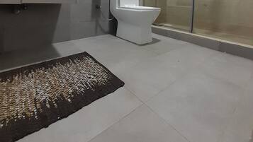 Combined shower/bathtub, towels, soap