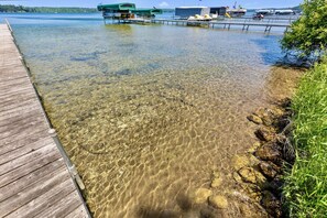 Plage, chaises longues, serviettes de plage