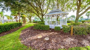 Children’s area - Home 9 miles from Disney. Great for long stays! (Davenport)