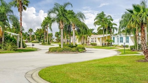 Property grounds - Home 9 miles from Disney. Great for long stays! (Davenport)