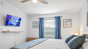 3 slaapkamers, een strijkplank/strijkijzer, gratis wifi, beddengoed