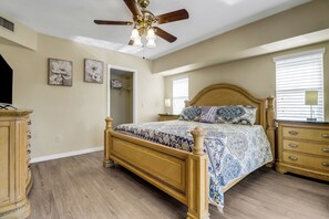 3 bedrooms, free WiFi, bed sheets - Beautiful Key West Style home with outrageous water views (Port Charlotte)