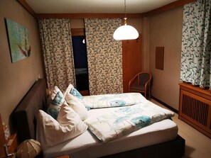 低刺激性寝具、羽毛の掛け布団、低反発ベッド、セーフティボックス (室内)