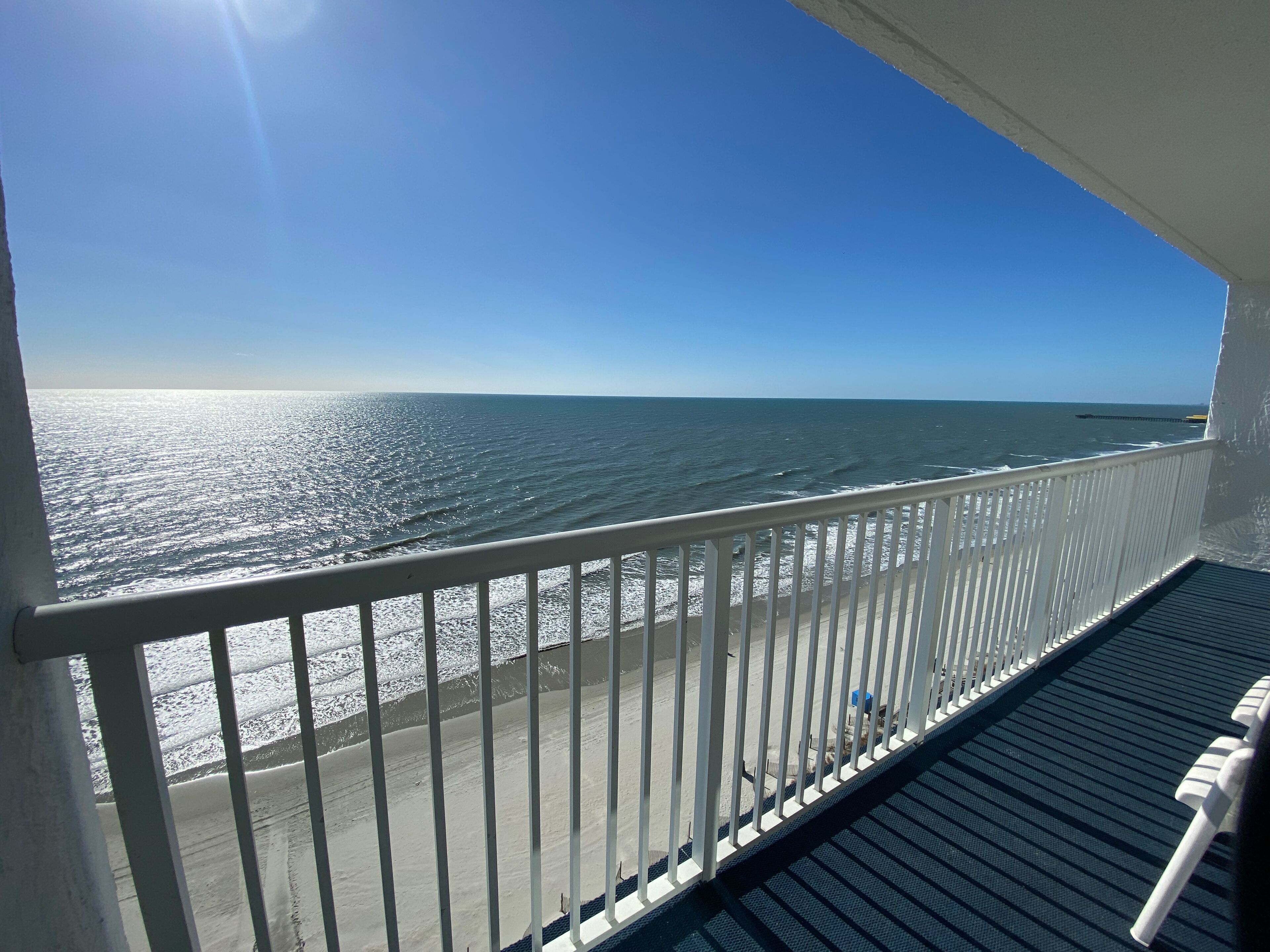 Beachfront luxury w/breathtaking views & resort amenities