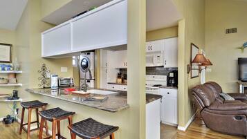 House (3 Bedrooms) | Property amenity