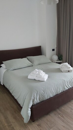 2 bedrooms, iron/ironing board, travel crib, free WiFi - Letter Luxury Apartment (Formia)