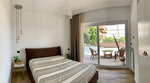 2 chambres, fer et planche à repasser, lit de bébé portatif