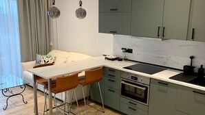 茶具/咖啡用具、冰箱、微波炉、烤箱