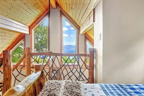 6 Schlafzimmer, Schreibtisch, Bügeleisen/Bügelbrett, Reisekinderbett