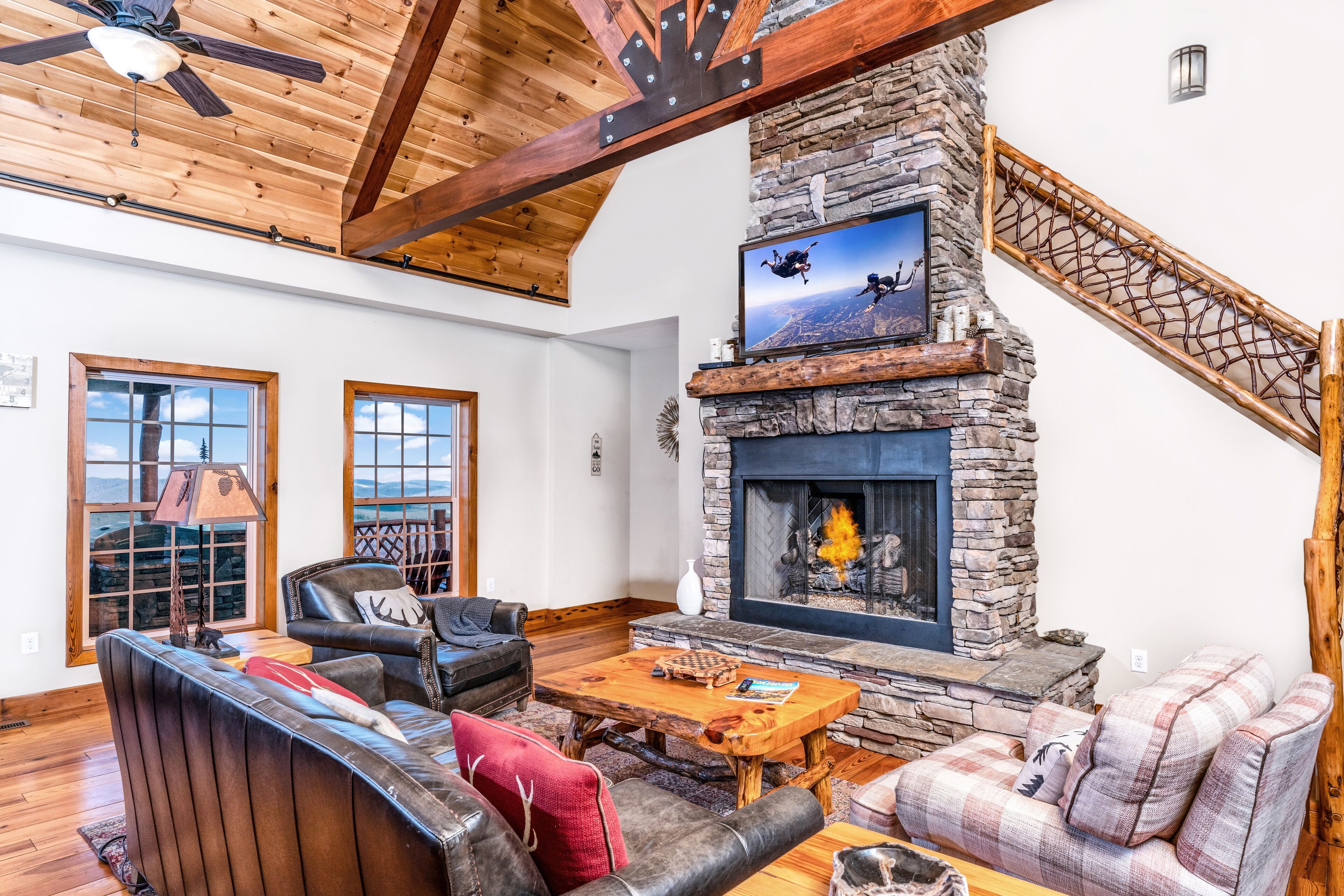 Private Mountain Cabin w/Hot Tub, Endless Views, Fireplace, Game Room on 3 acres