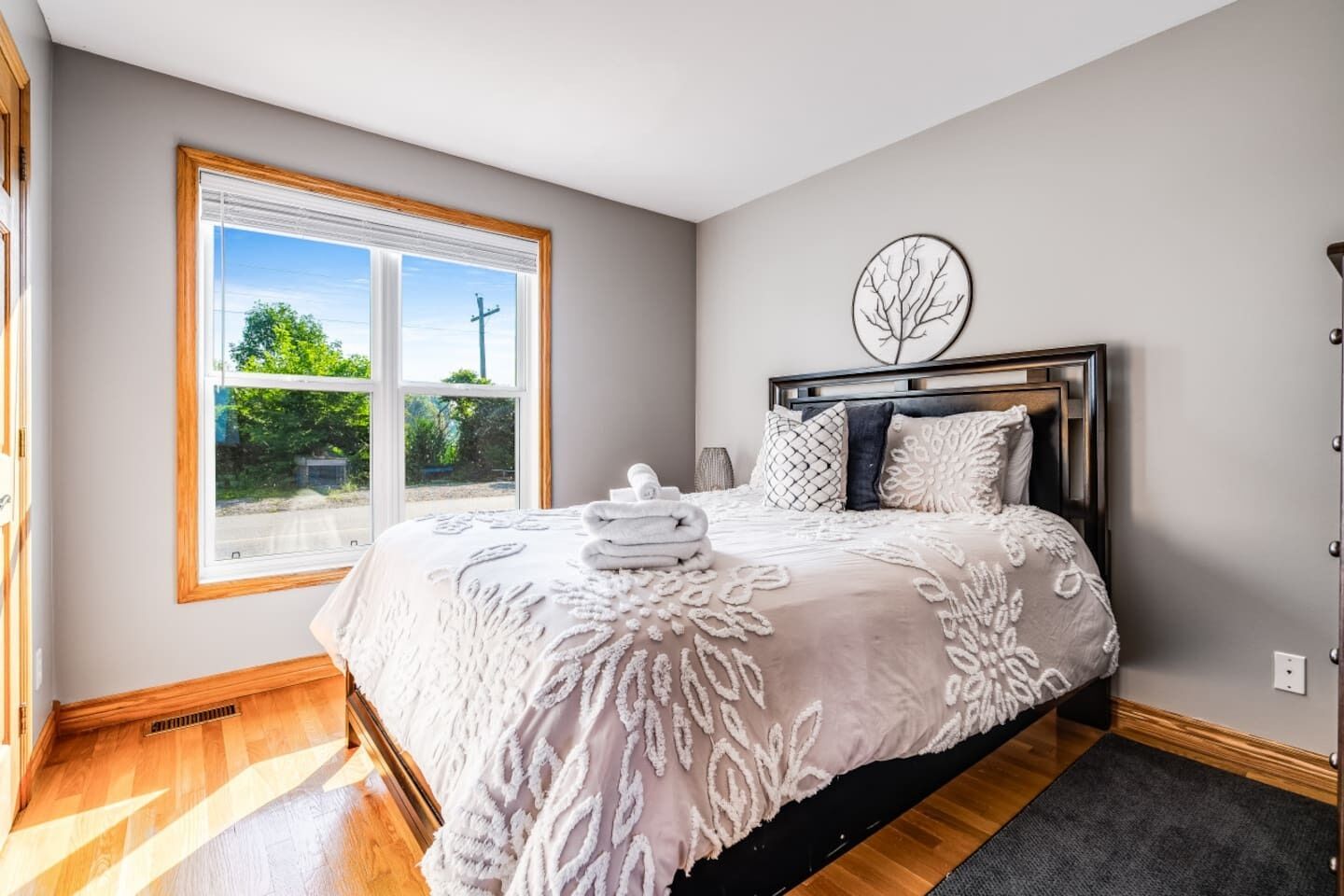 3 室のベッドルーム、アイロン / アイロン台、WiFi (無料)、ベッドシーツ