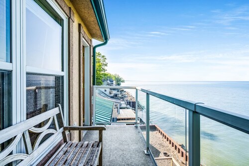 Lake Erie Escape | Panoramic Views on 3 Floors