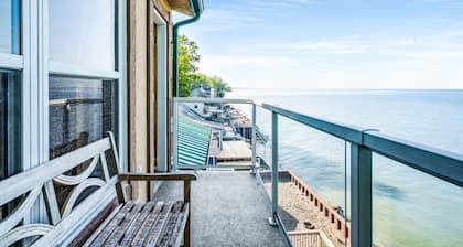 Lake Erie Escape | Panoramic Views on 3 Floors